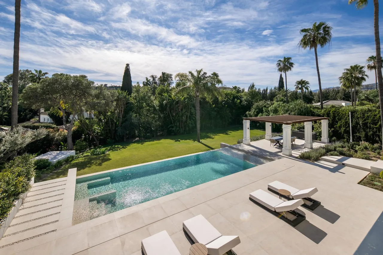 living - Casa / villa de 1,112m² con 2,529m² de jardín en venta en Nueva Andalucía - gallery - 9