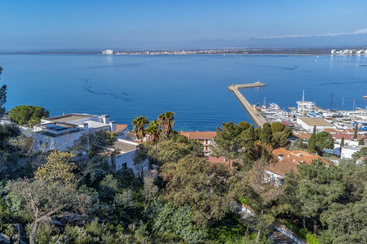 living - Parcela de 1,232m² en venta en Bahía de Rosas, Costa Brava - gallery - 2