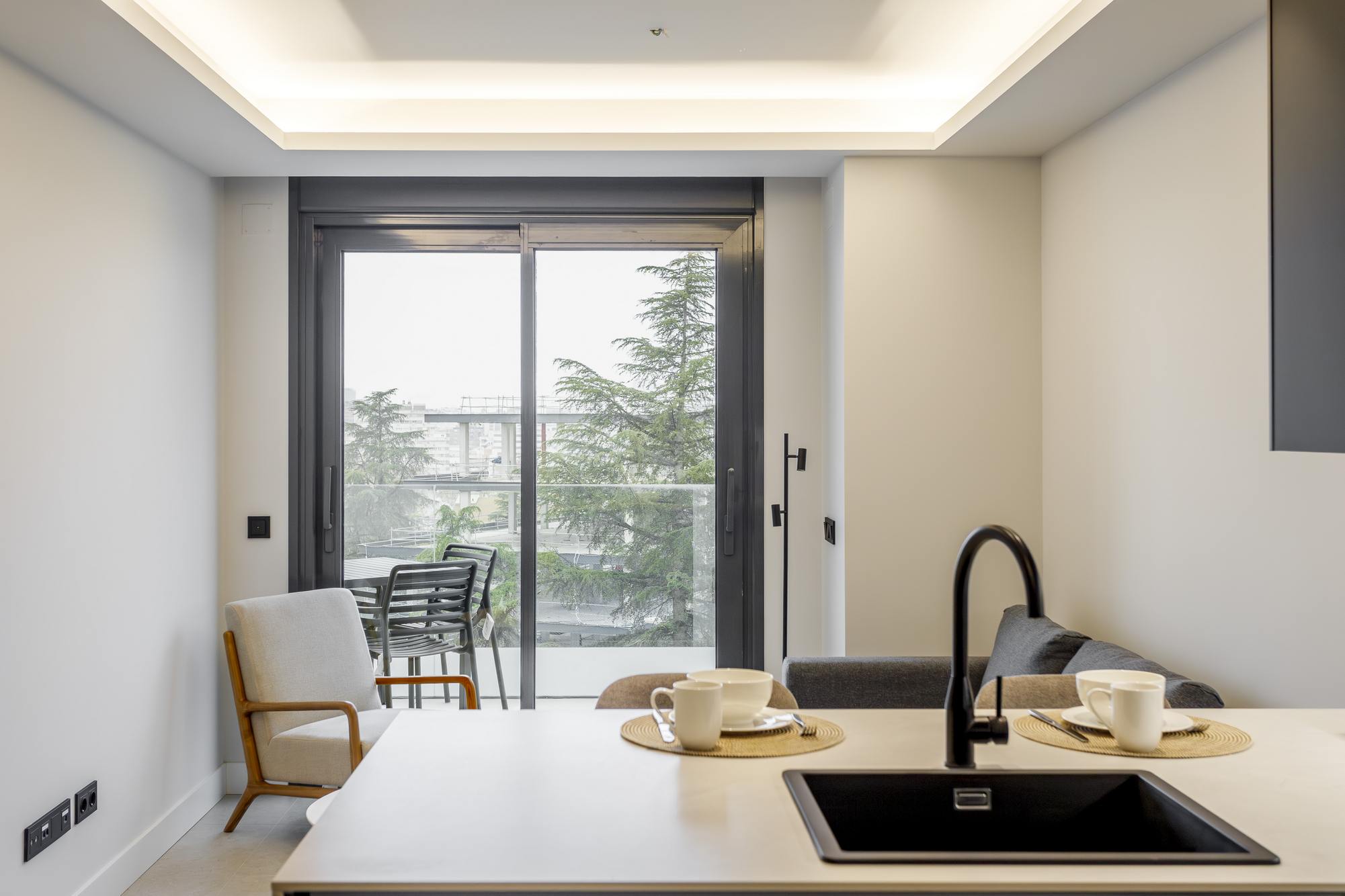 living - Piso de 65m² con 8m² terraza en alquiler en Conde de Orgaz y Piovera - gallery thumbnail - 10