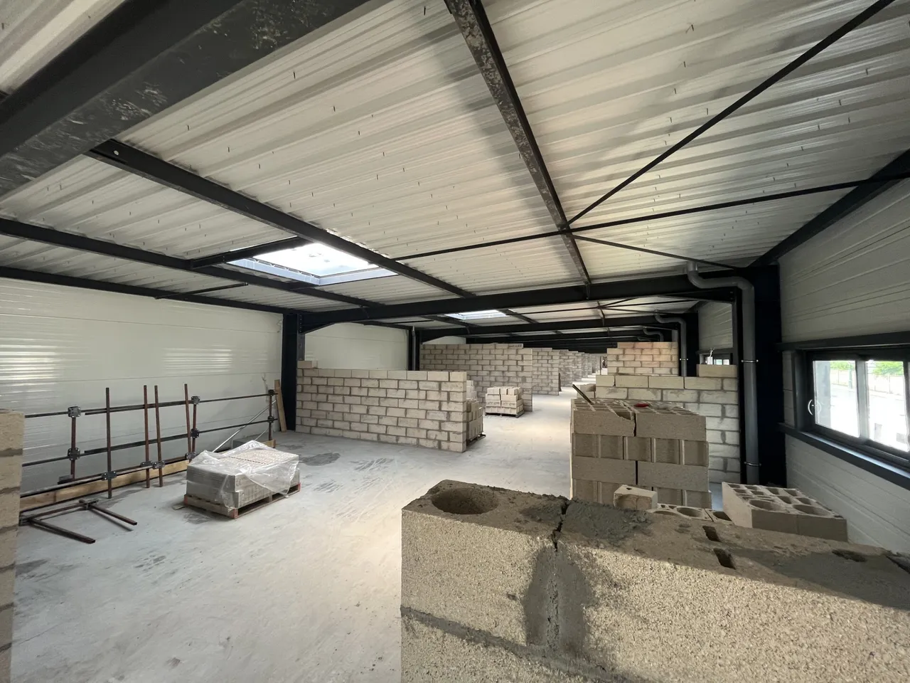 logistics - Light Industrial Premises / Offices For Rent - gallery - 2