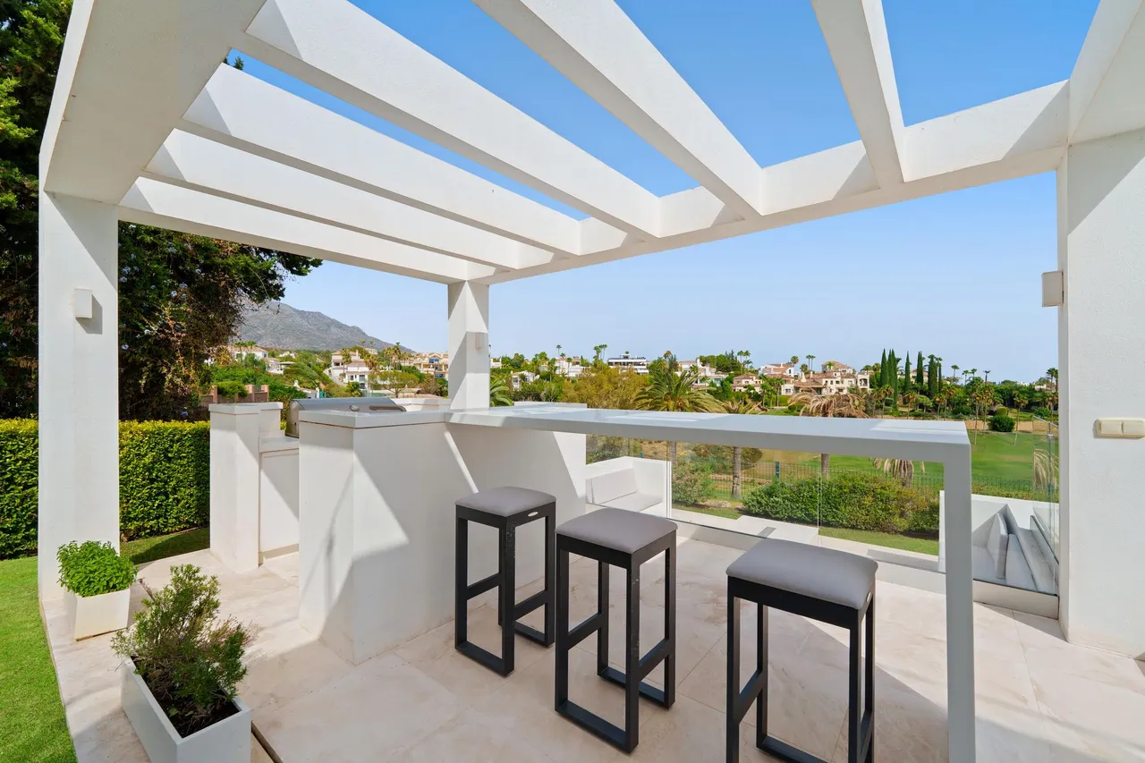 living - Casa / villa de 473m² con 203m² terraza en venta en Nueva Andalucía - gallery - 7