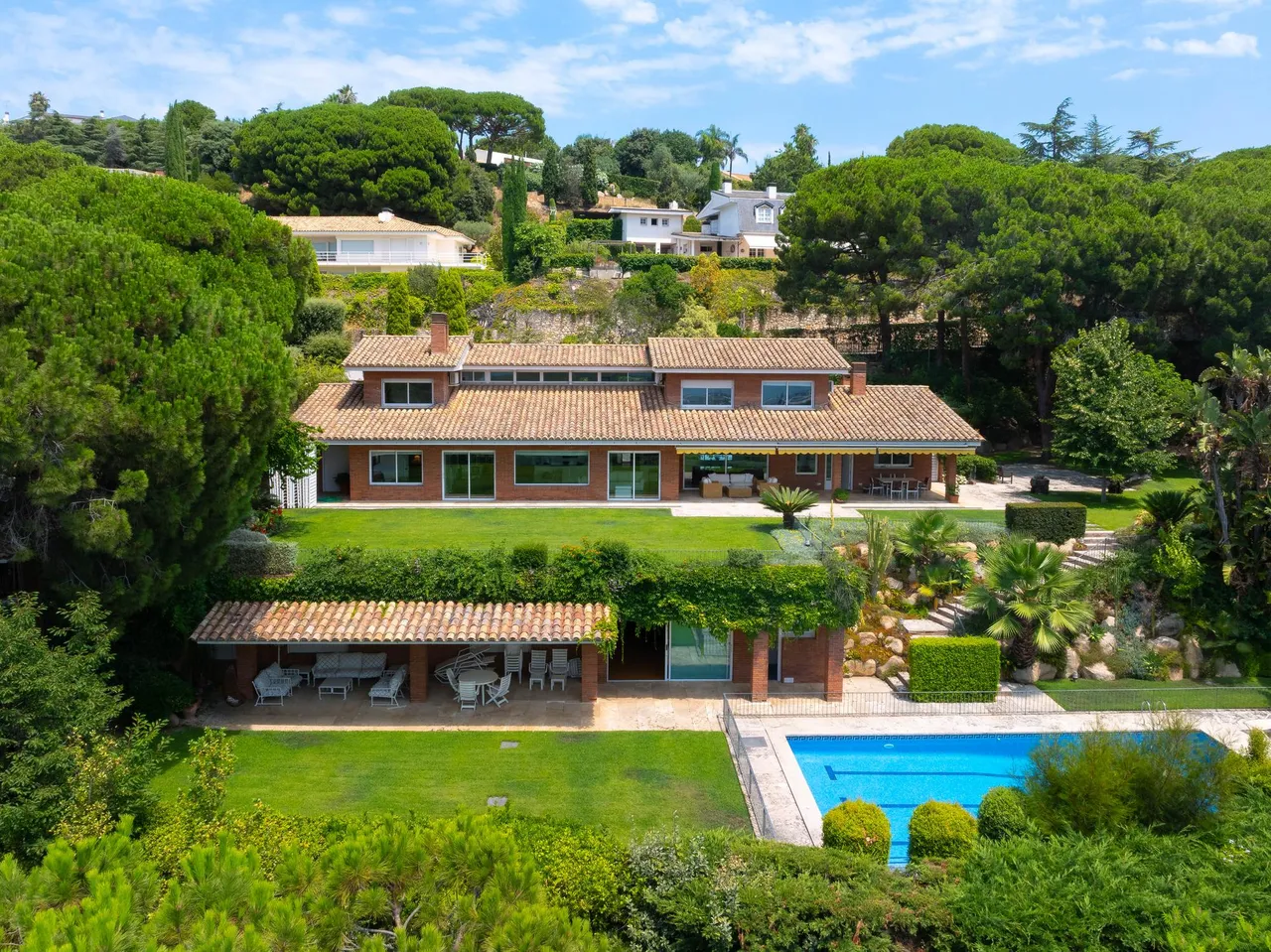 living - 637m² house / villa for sale in Sant Vicenç de Montalt - gallery - 2