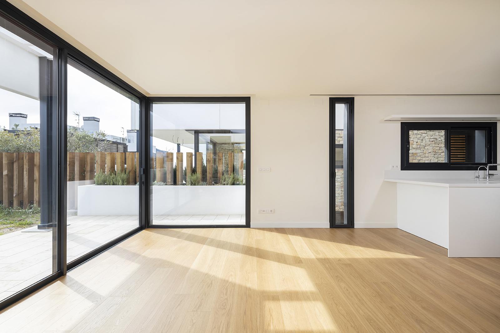 living - 569m² house / villa with 310m² garden for rent in Sarrià - gallery thumbnail - 10