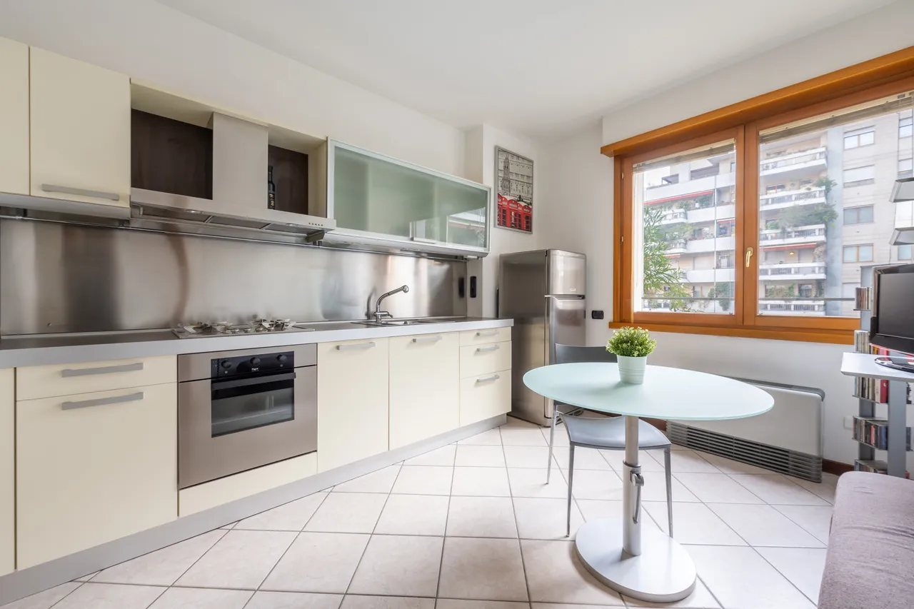 living - Two-room flat for sale via Spadolini 9A Milan - gallery - 12