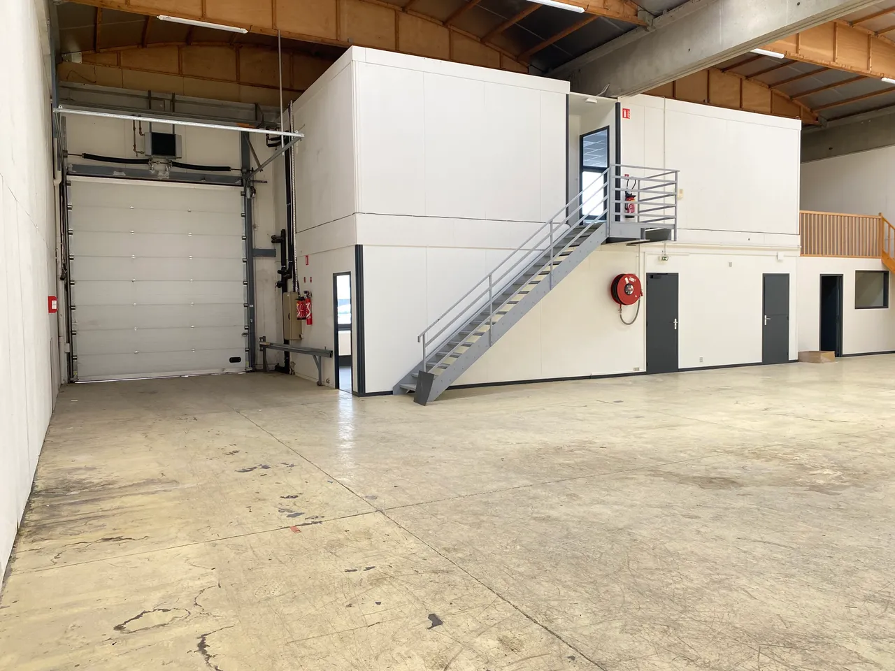 logistics - Warehouse / Offices For Rent - gallery - 5