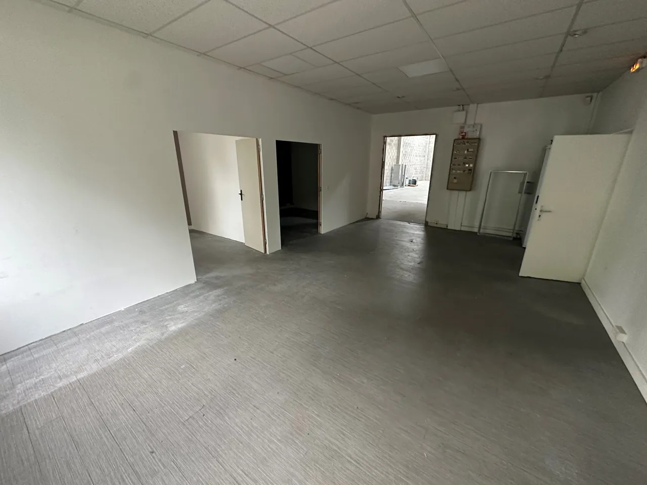 logistics - Light Industrial Premises / Offices For Rent - gallery - 5
