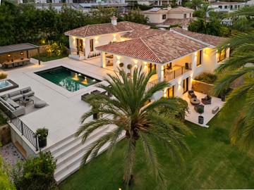 living - 648m² house / villa with 300m² terrace for sale in Nueva Andalucía - featured