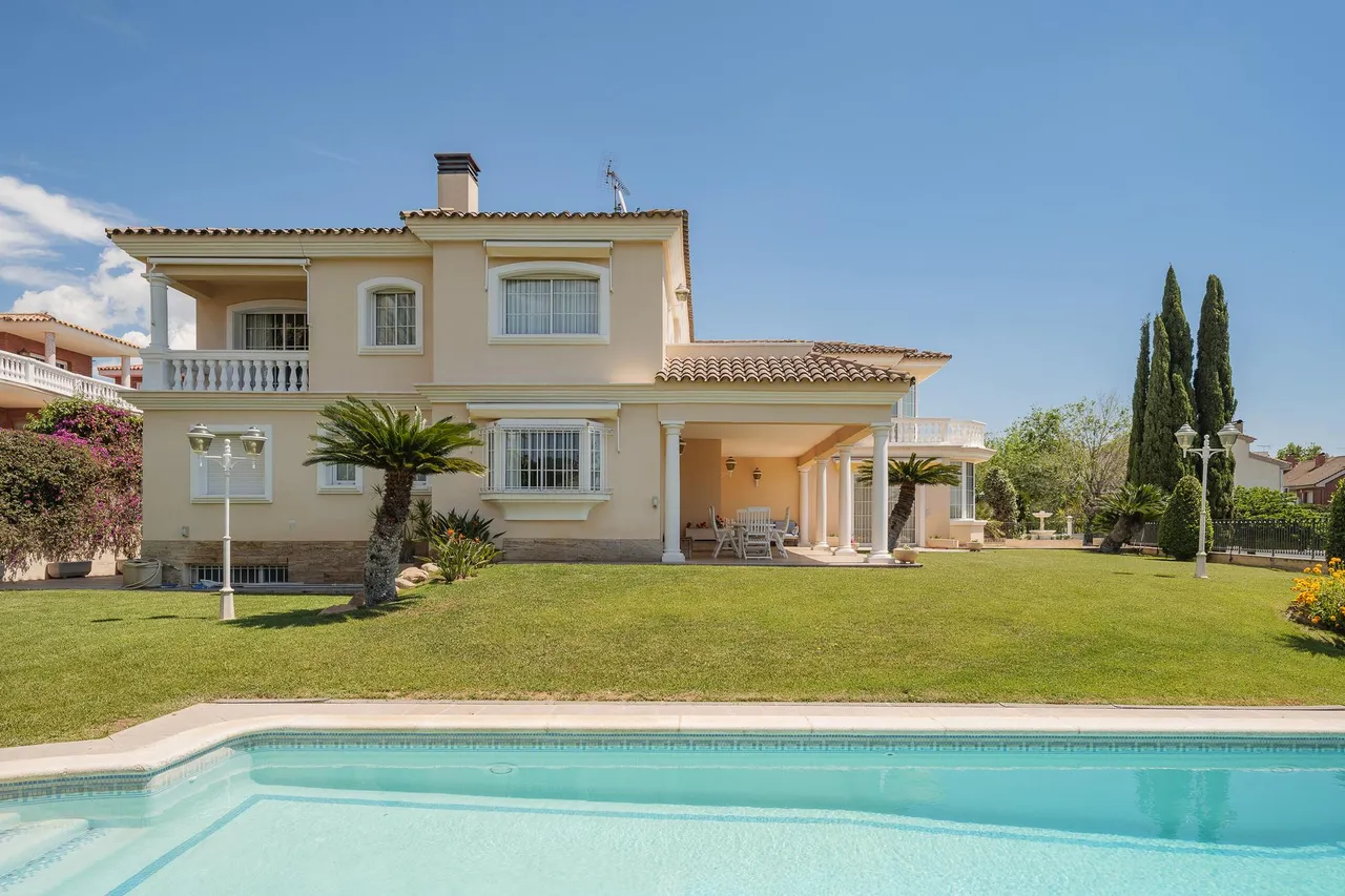 living - 775m² house / villa for sale in Vilassar de Dalt, Barcelona - gallery - 2