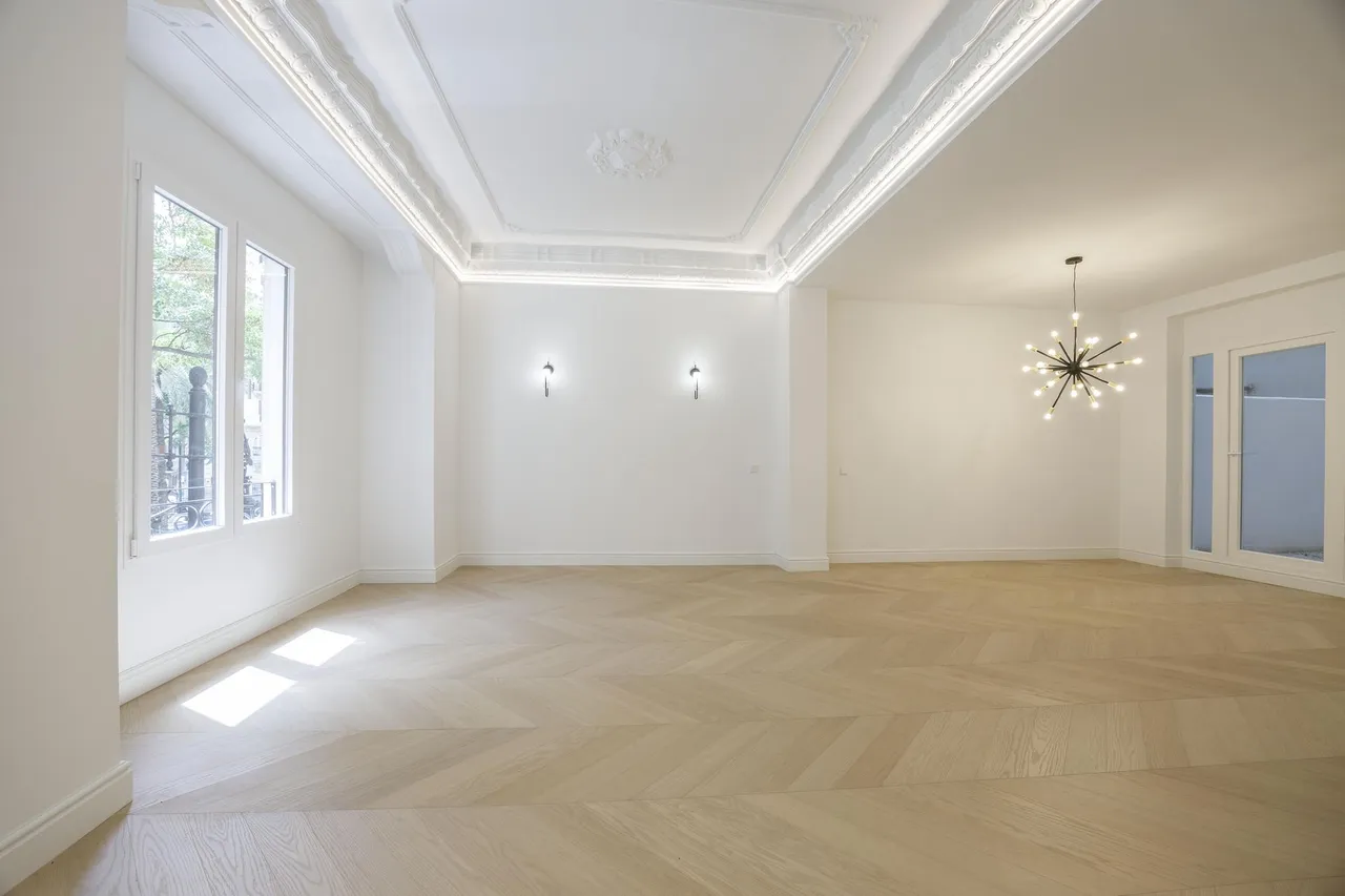 living - 197m² apartment with 15m² terrace for sale in Gran Vía - gallery - 3