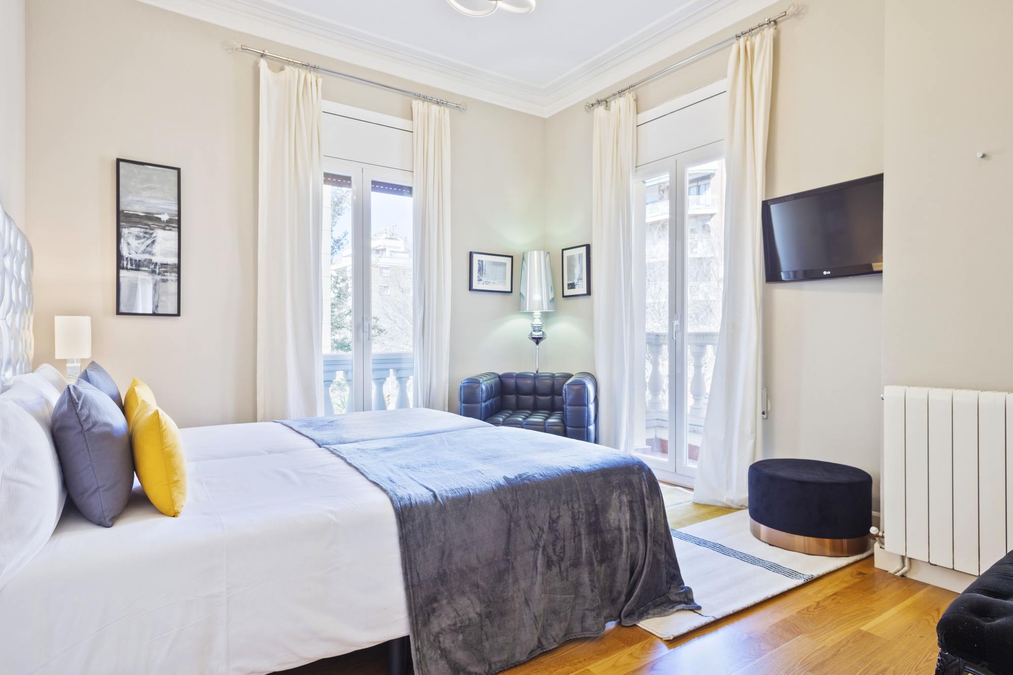 living - Casa / villa de 550m² en venta en Horta-Guinardó, Barcelona - gallery thumbnail - 6
