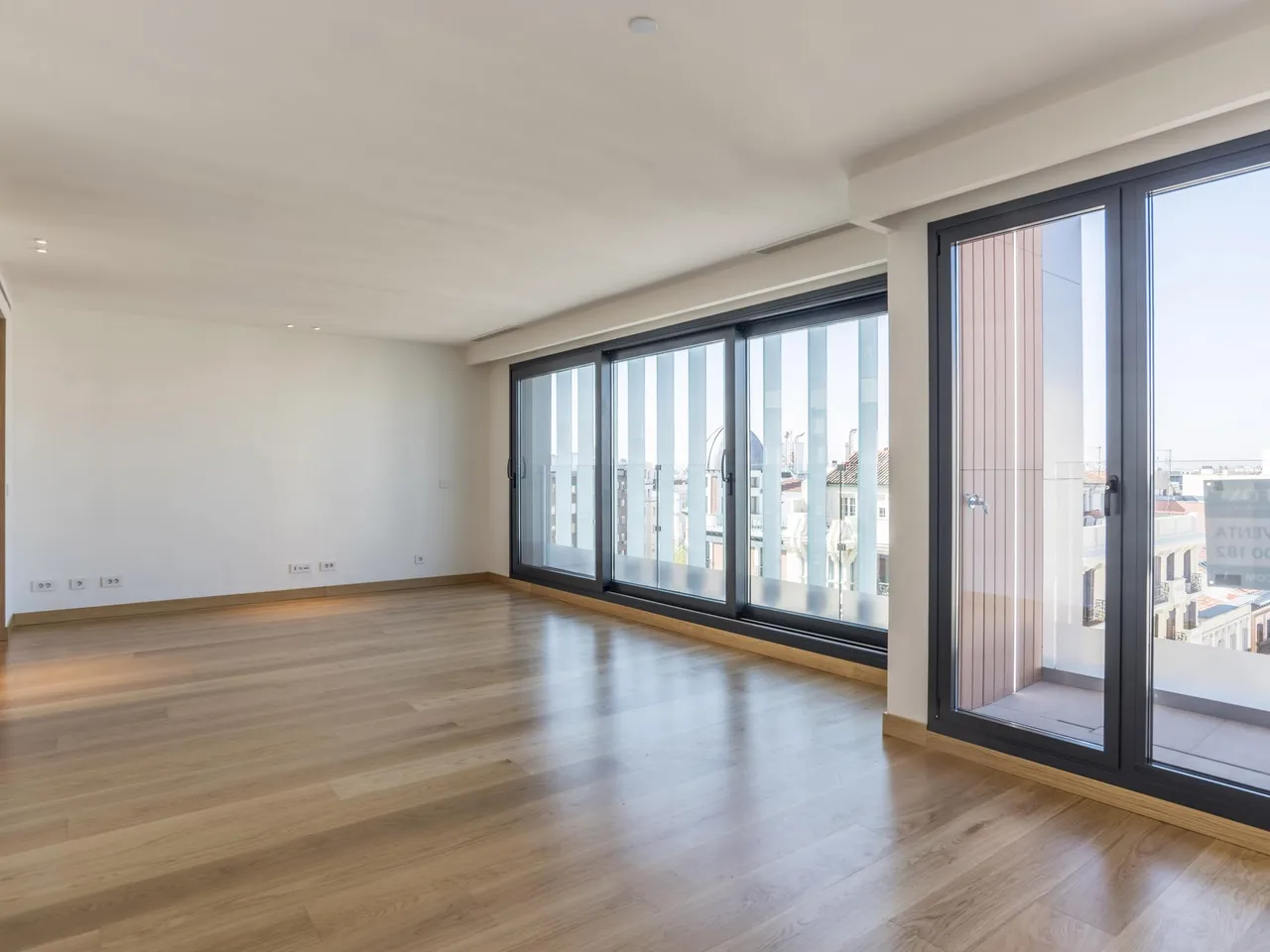 living - Piso de 229m² en venta en Almagro, Madrid - gallery - 4