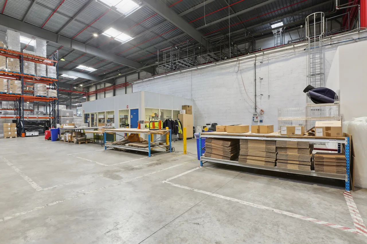 logistics - Warehouse / Offices For Rent - gallery - 2