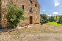 living - Casa rural de 1,082m² en venta en Pla de l'Estany, Girona - gallery thumbnail - 5