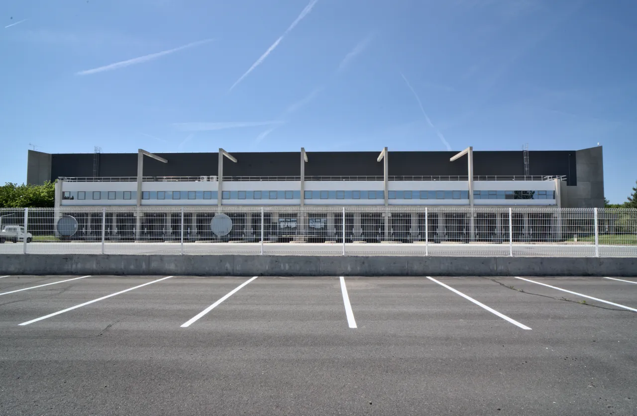 logistics - Logistics Warehouse For Rent - gallery - 4