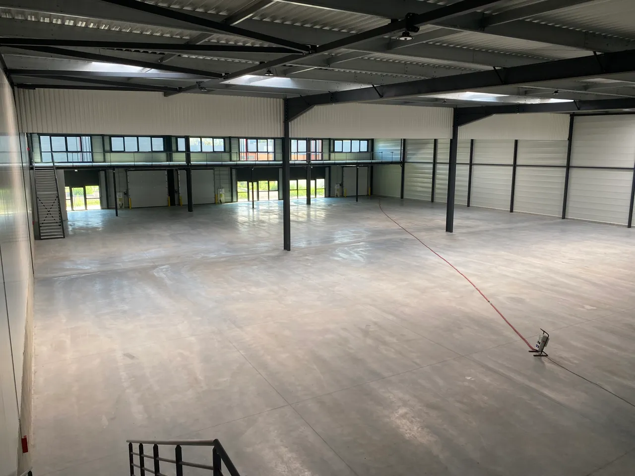 logistics - Light Industrial Premises / Offices For Rent - gallery - 9