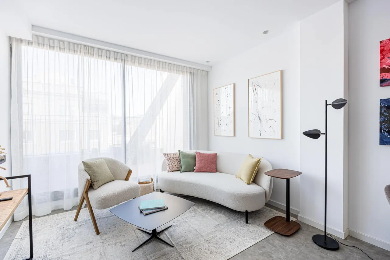 living - Edificio de 1,357m² en venta en Eixample Derecho, Barcelona - gallery - 7