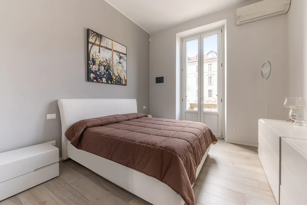 living - Three-room apartment for sale via Sardegna 59 Milano - gallery - 4