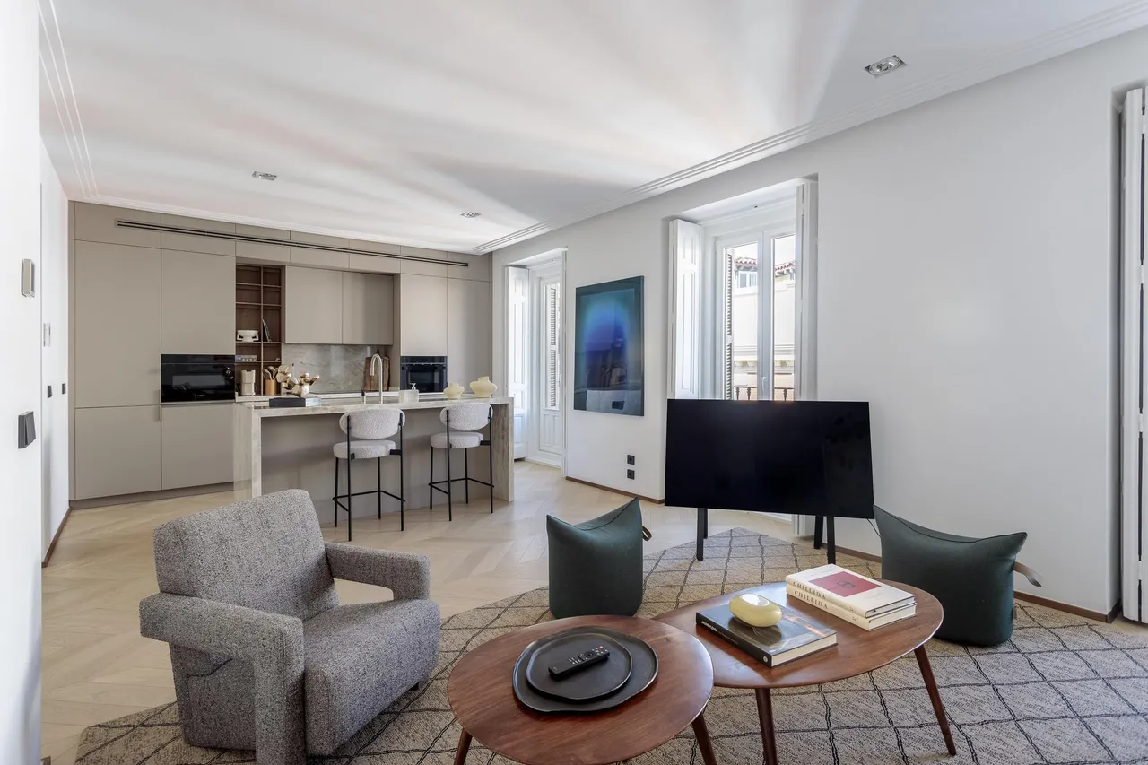 living - 100m² apartment for rent in Cortes / Huertas, Madrid - gallery - 4