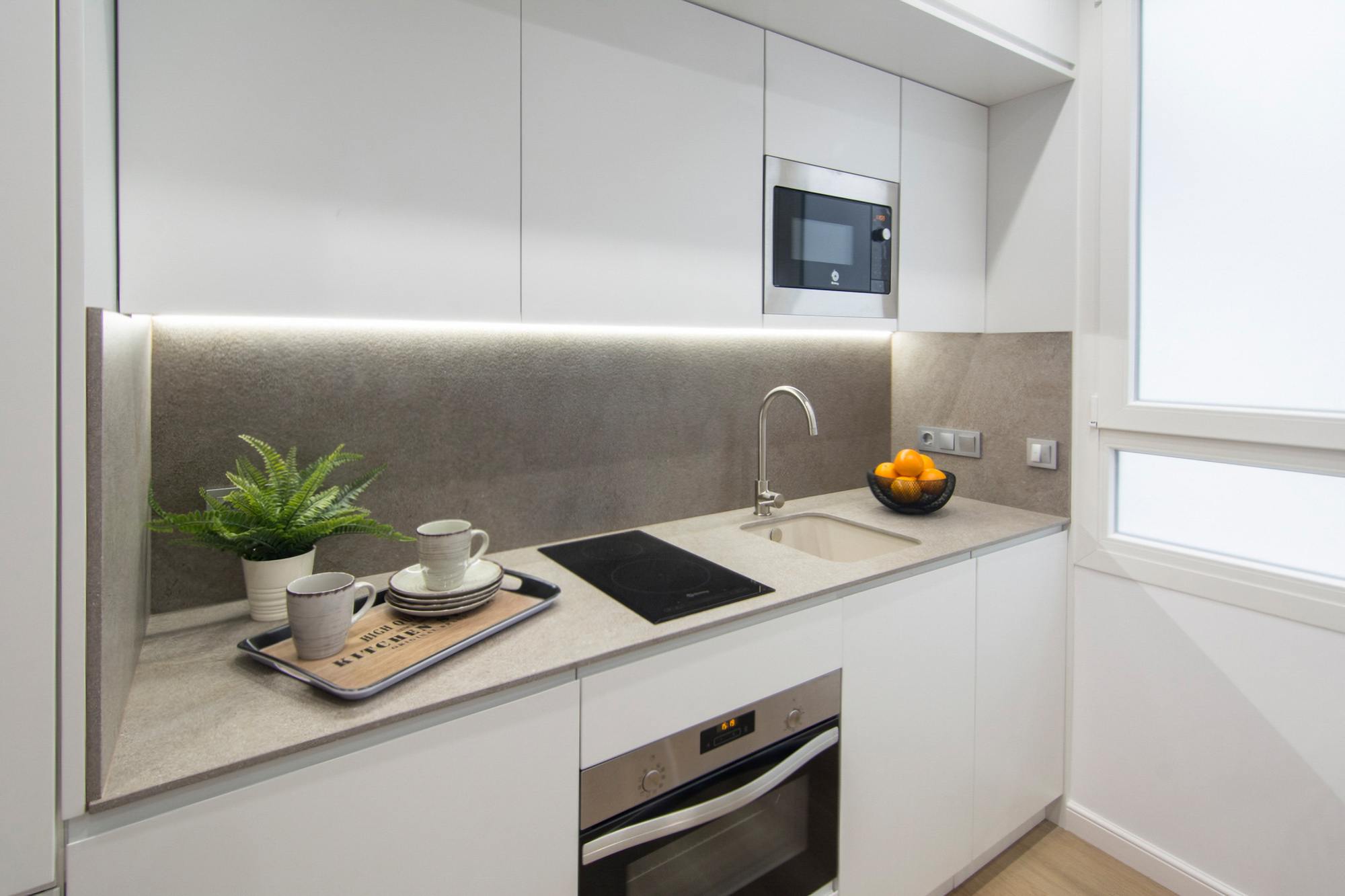living - 45m² apartment for rent in Sant Francesc, Valencia - gallery thumbnail - 3