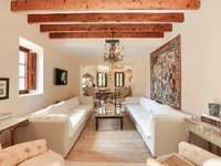 living - Casa rural de 1,265m² en venta en Llucmajor, Islas Baleares - gallery thumbnail - 5