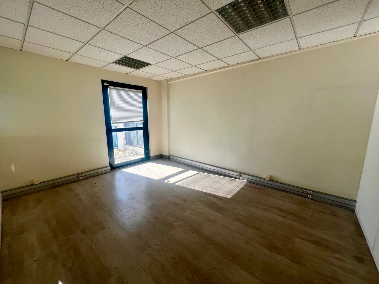 logistics - Light Industrial Premises / Offices For Rent - gallery - 6
