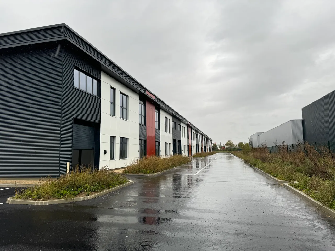 logistics - Light Industrial Premises / Offices For Rent - gallery - 2