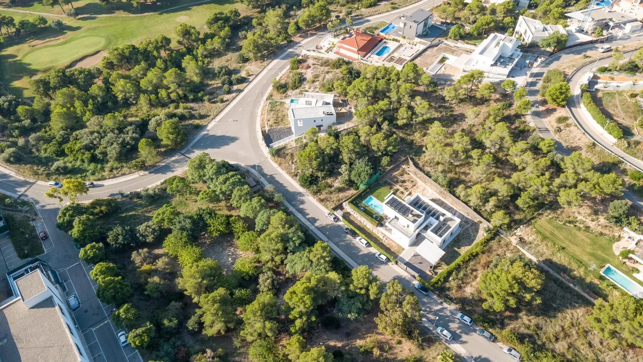 living - 1,219m² plot for sale in Terramar, Barcelona - gallery - 3