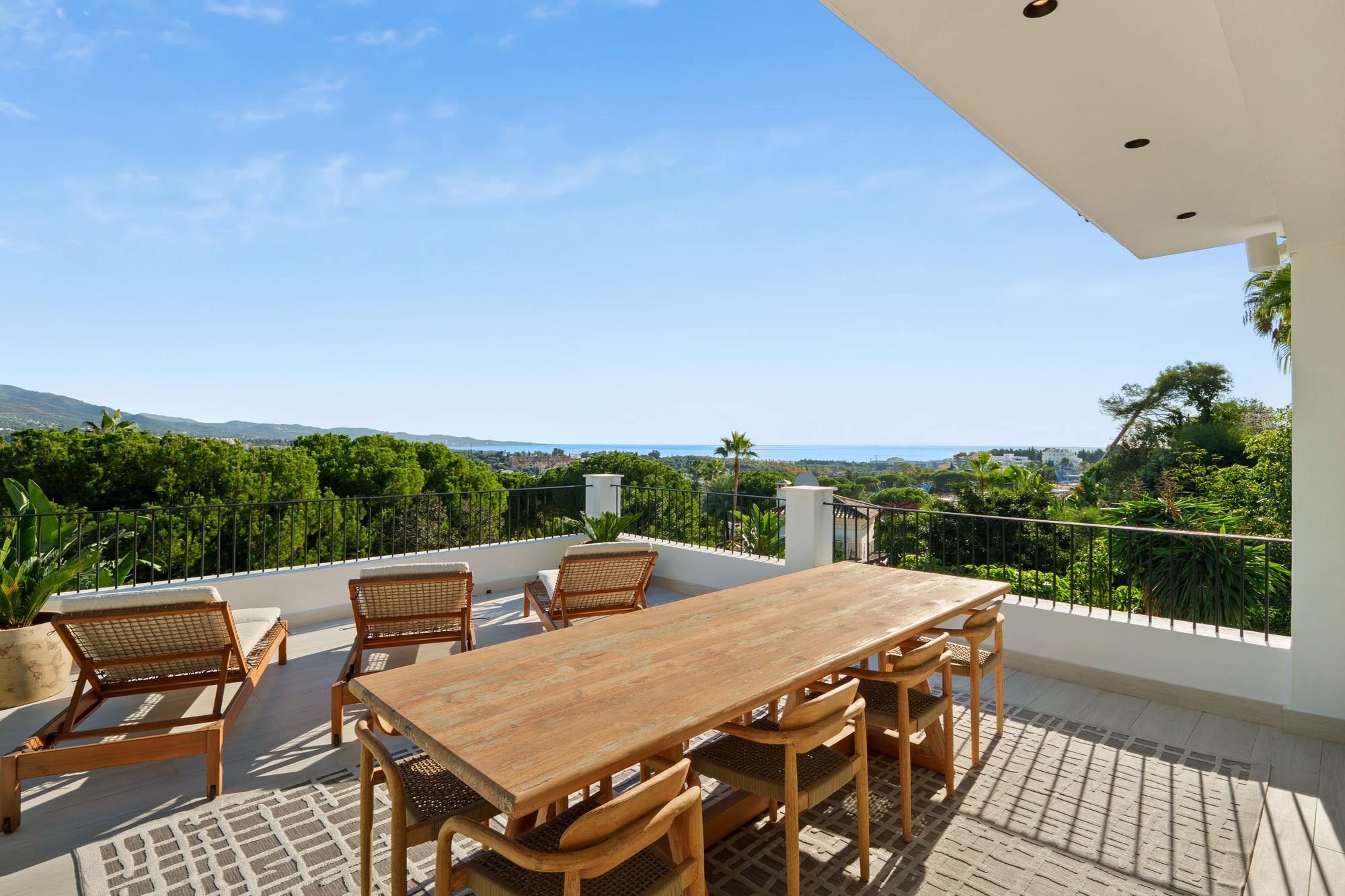 living - Casa / villa de 965m² con 177m² terraza en venta en Nueva Andalucía - gallery thumbnail - 1