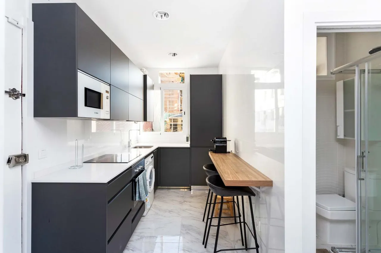 living - 68m² apartment for rent in Argüelles, Madrid - gallery - 4