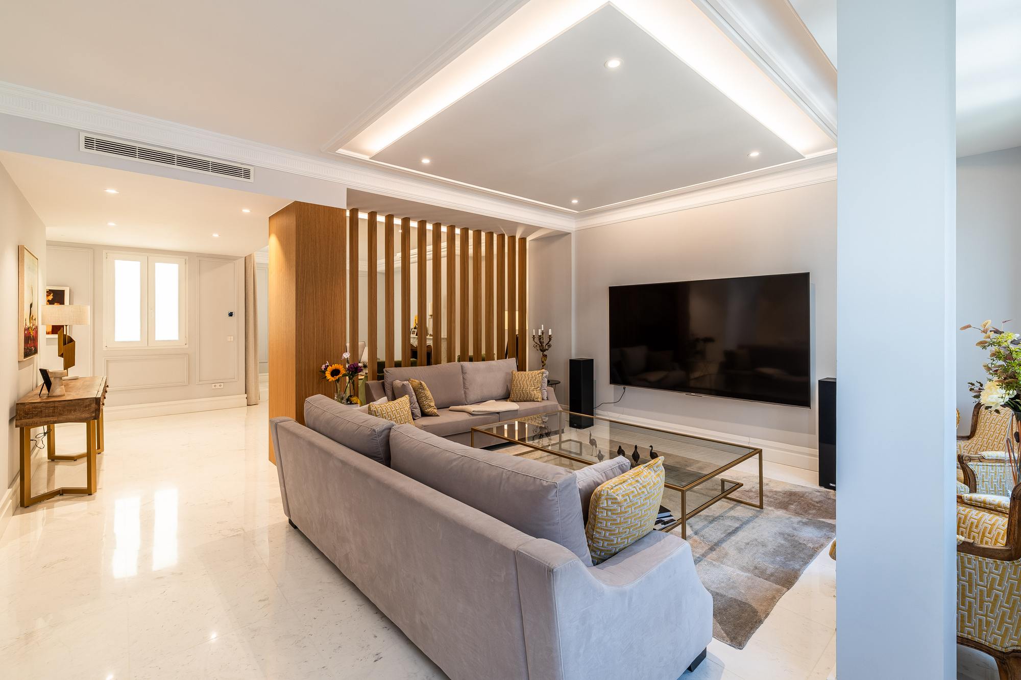 living - 374m² apartment for sale in Ríos Rosas, Madrid - gallery thumbnail - 5