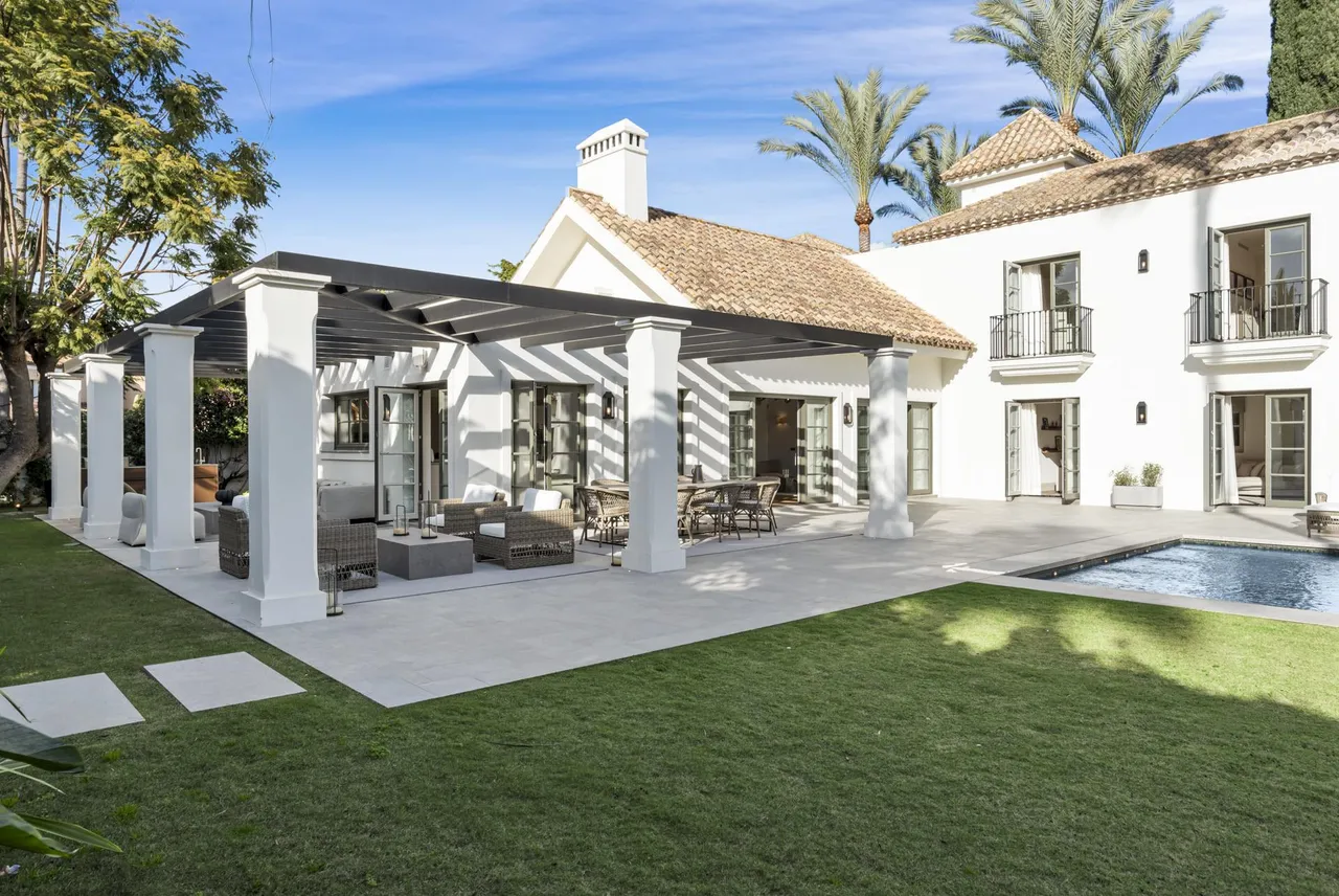 living - Casa / villa de 603m² con 342m² terraza en venta en Nueva Andalucía - gallery - 8
