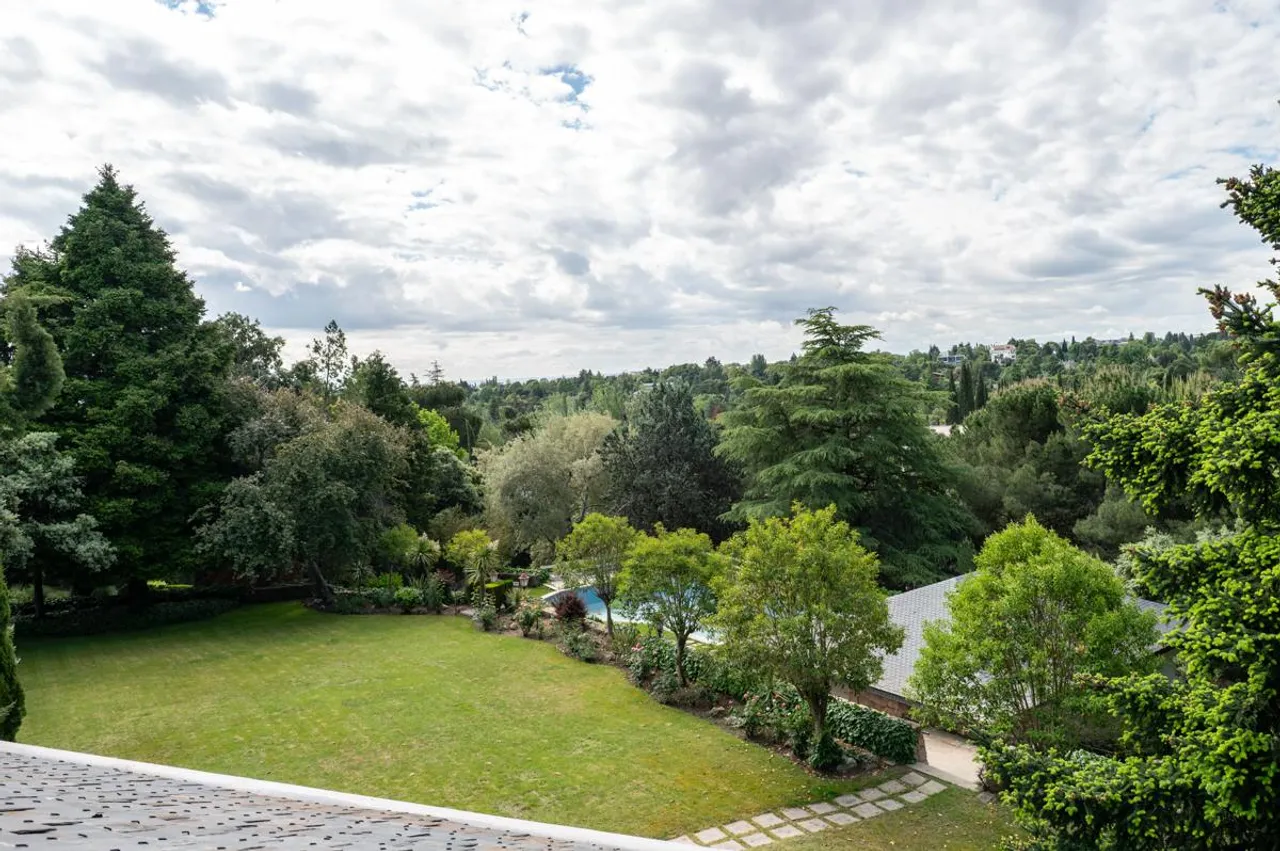 living - 1,600m² house / villa for sale in La Moraleja Urbanización - gallery - 9