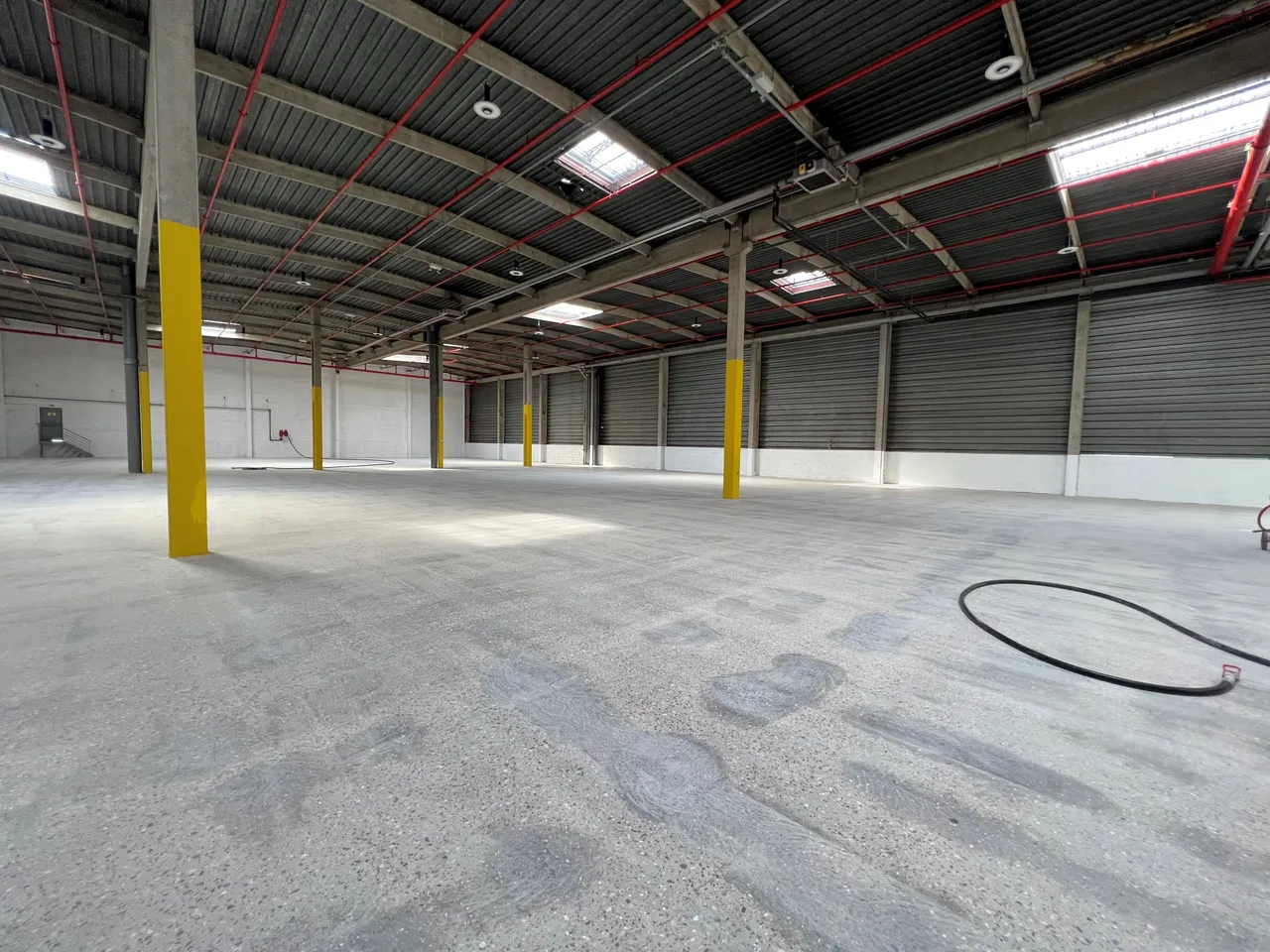 logistics - Entrepôt / Bureaux À Louer - gallery - 2
