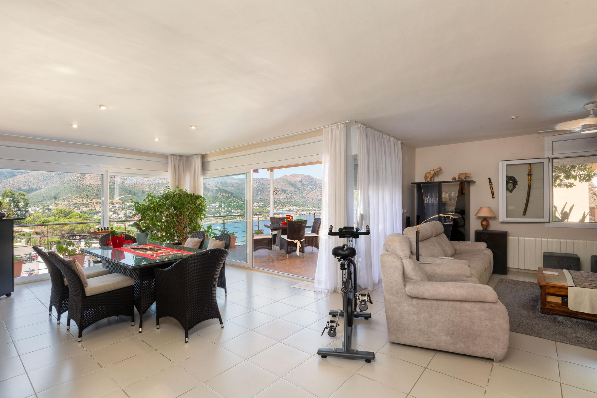 living - Casa / villa de 605m² en venta en El Port de la Selva - gallery thumbnail - 7
