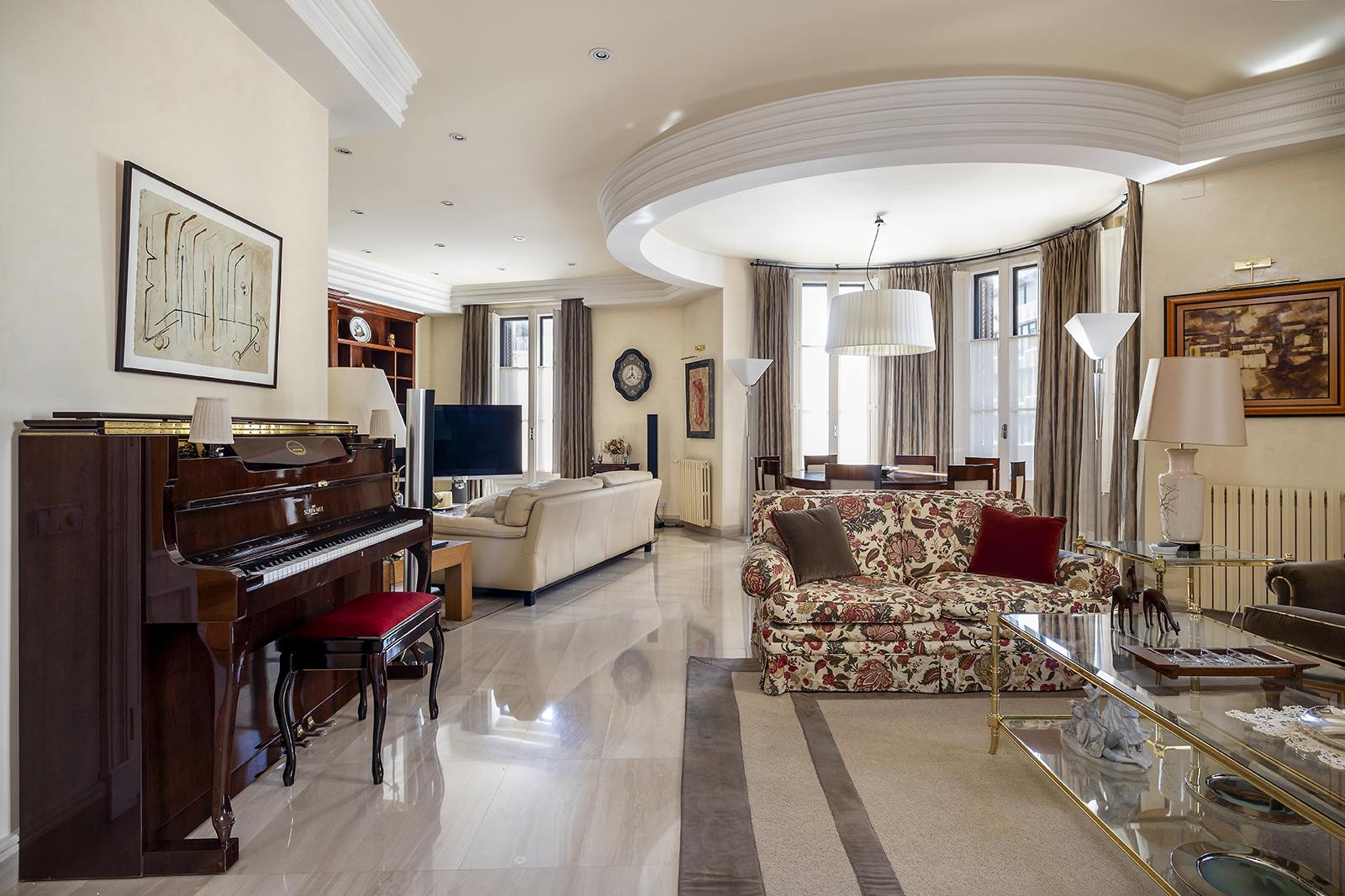 living - Piso de 213m² en alquiler en Eixample Derecho, Barcelona - featured