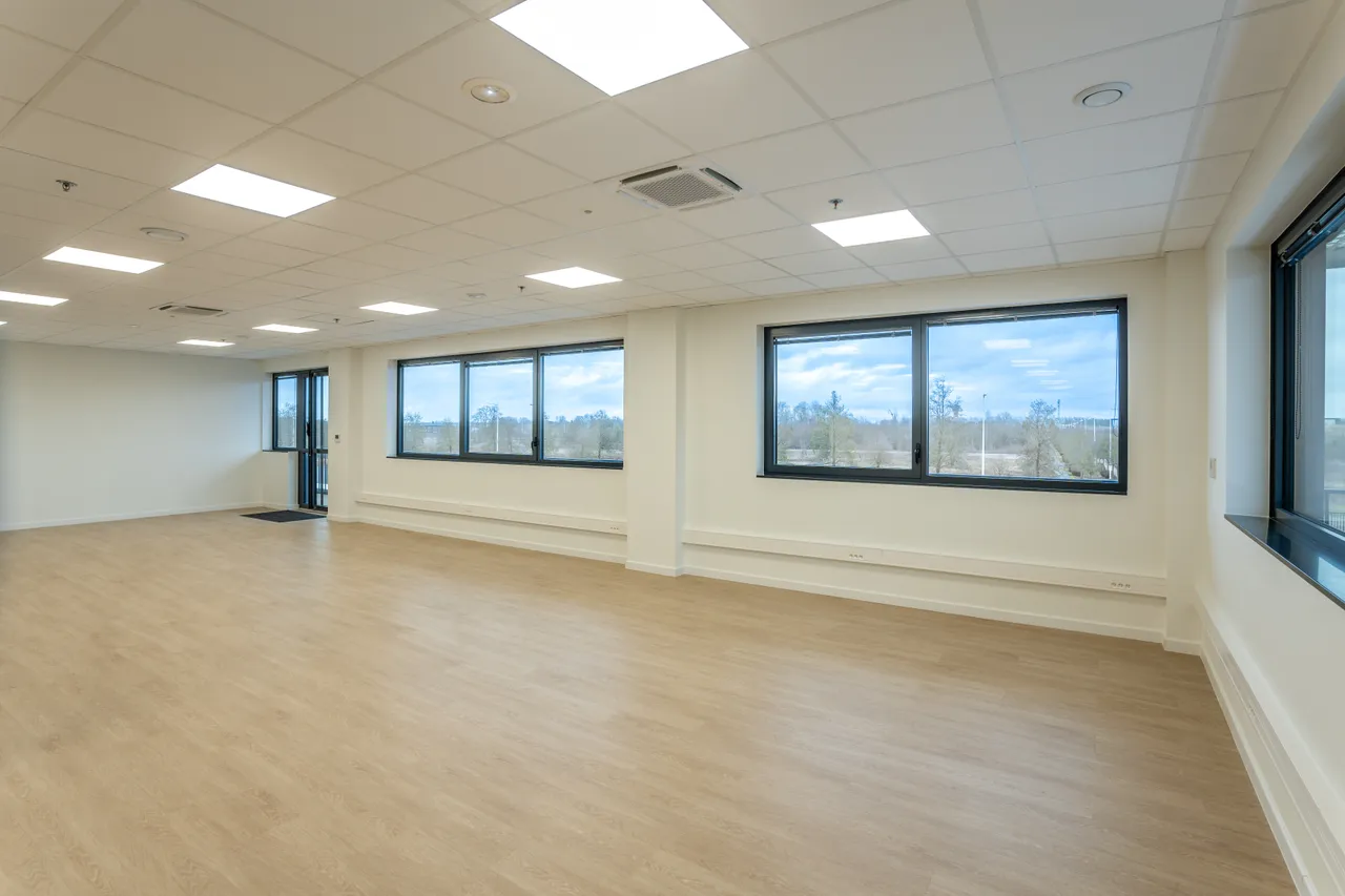 logistics - Logistics Warehouse For Rent - gallery - 10