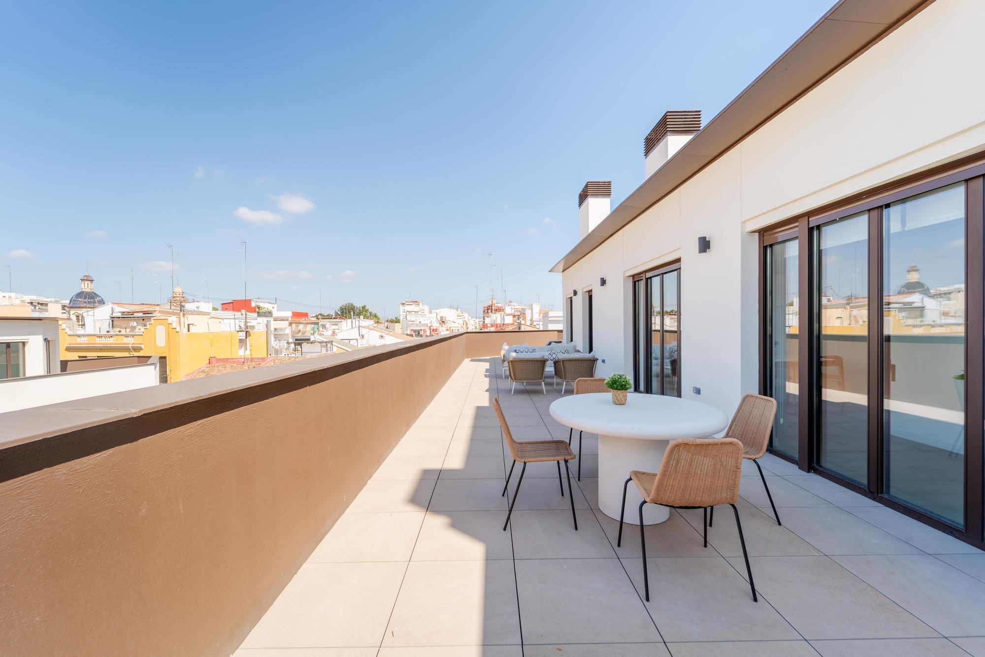 living - Ático de 210m² con 100m² terraza en venta en El Mercat - gallery thumbnail - 5