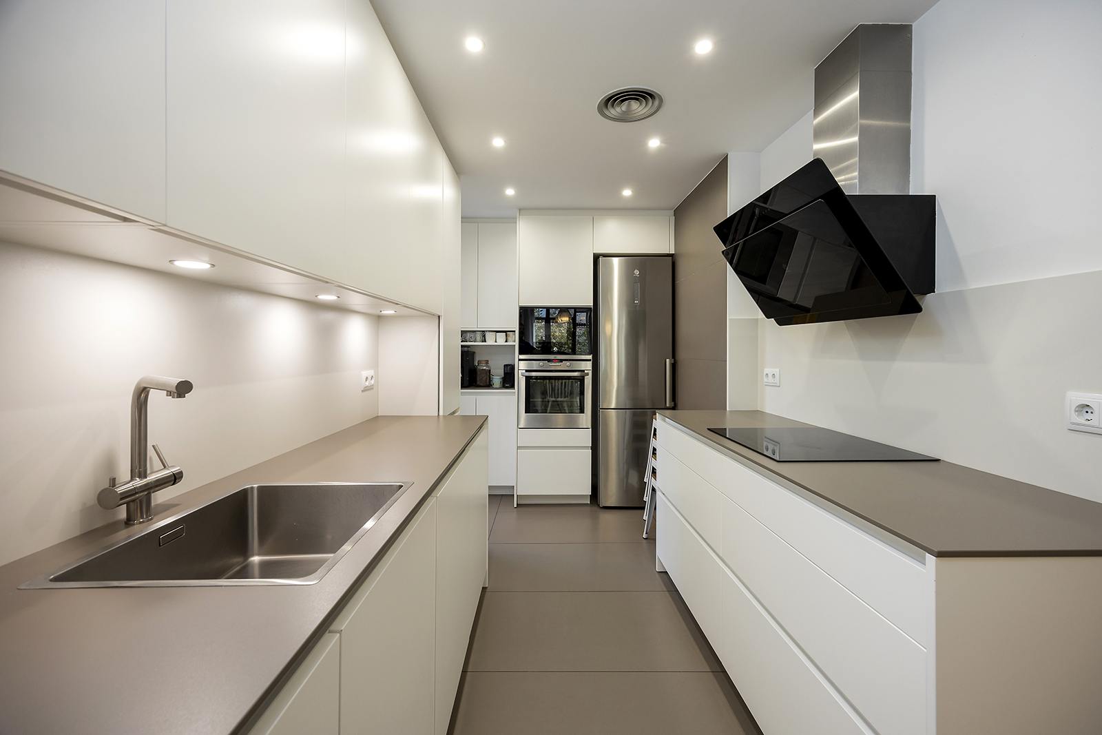living - 98m² apartment for sale in Eixample Right, Barcelona - gallery thumbnail - 9