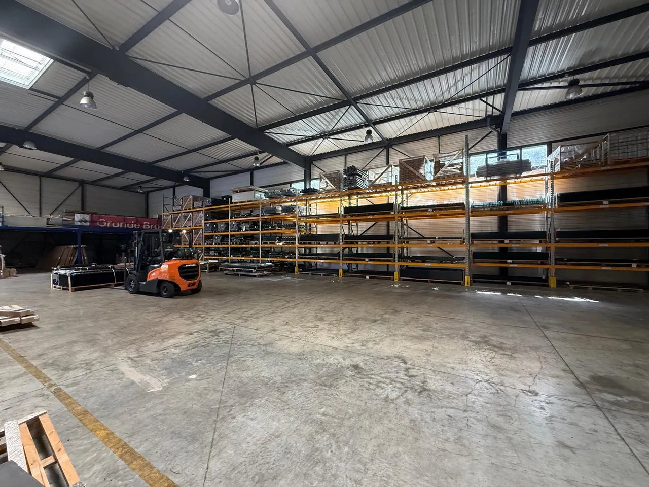 logistics - Entrepôt / Bureaux À Louer - gallery - 8