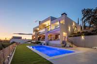 living - 470m² house / villa for sale in Las Rozas, Madrid - gallery thumbnail - 2