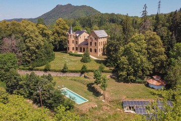 living - Castillo / palacio de 1,966m² en venta en La Selva, Girona - featured