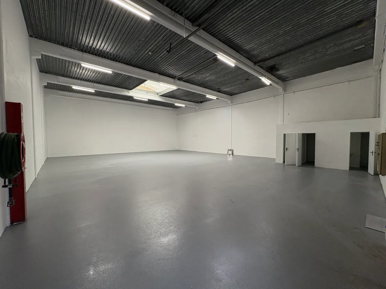 logistics - Local d’activités À Louer - gallery - 2