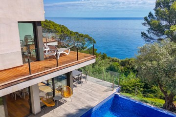 living - 480m² house / villa for sale in Sa Riera, Costa Brava - featured