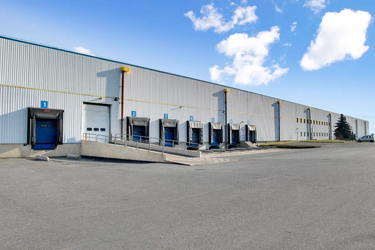 logistics - Logistics Warehouse For Rent - gallery - 10
