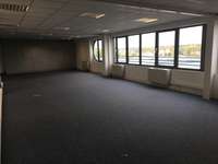office - Bureaux À Louer - gallery thumbnail - 2