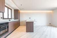 living - Ático de 70m² con 69m² terraza en venta en Eixample Derecho - gallery thumbnail - 4