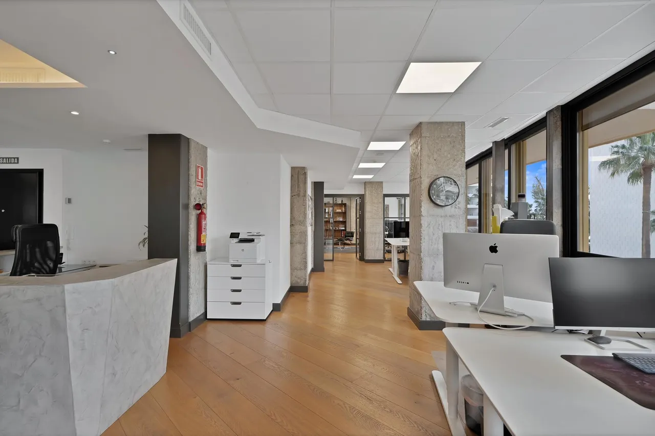 living - Oficina de 218m² en venta en Este Marbella, Costa del Sol - gallery - 4