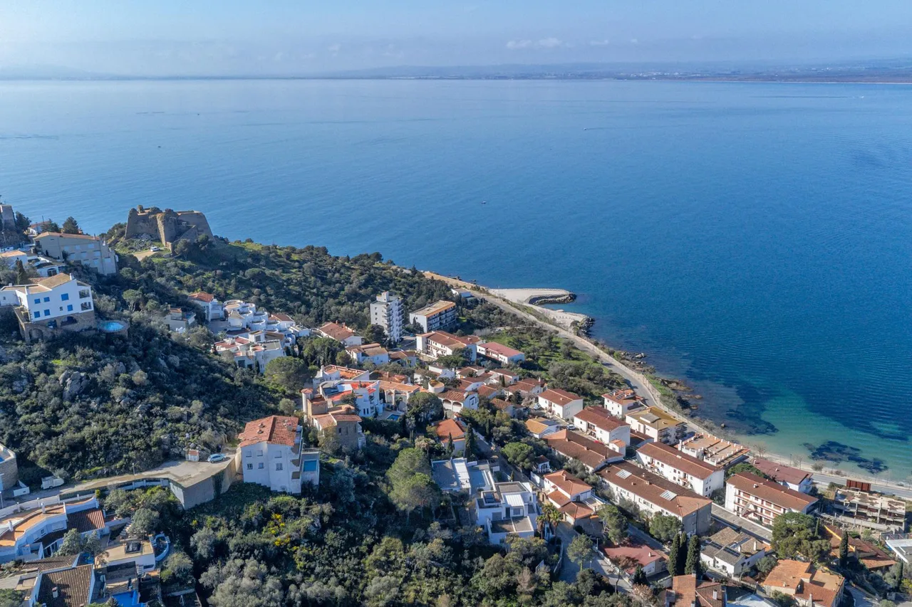 living - Parcela de 1,232m² en venta en Bahía de Rosas, Costa Brava - gallery - 7
