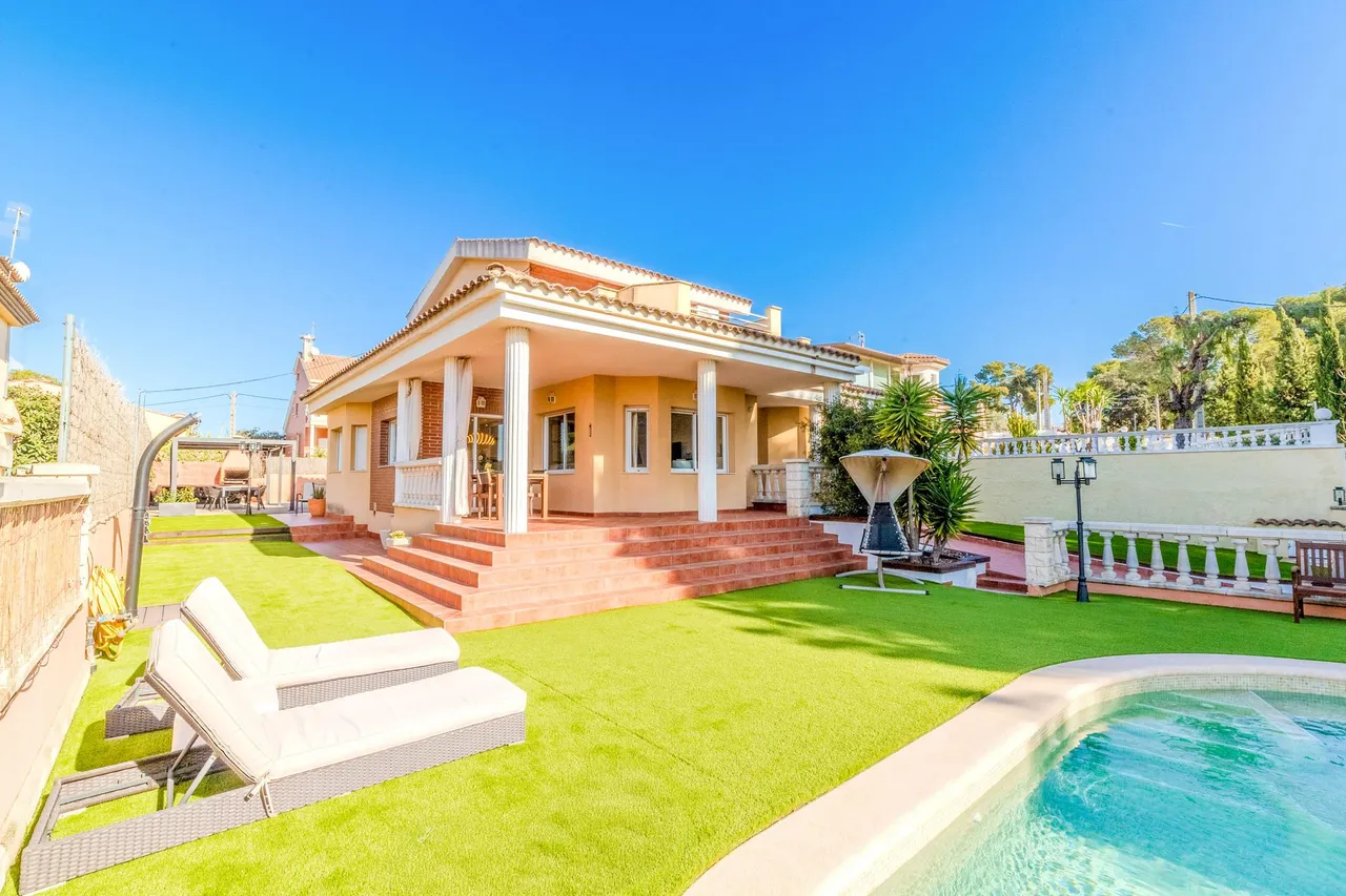living - 266m² house / villa for sale in Els Cards, Barcelona - gallery - 2