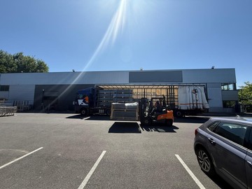 logistics - Entrepôt / Bureaux À Louer - featured